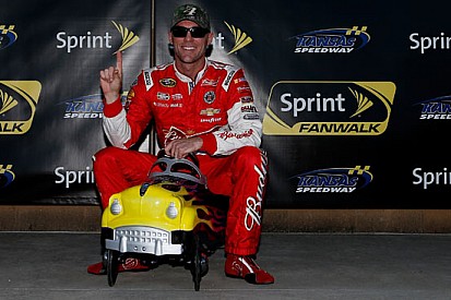 Ottava pole di Kevin Harvick al Kansas Speedway