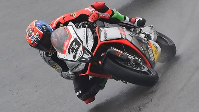 Magny-Cours, Gara 2: Melandri ruba punti a Guintoli!
