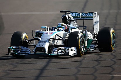 Hamilton regala il titolo costruttori alla Mercedes