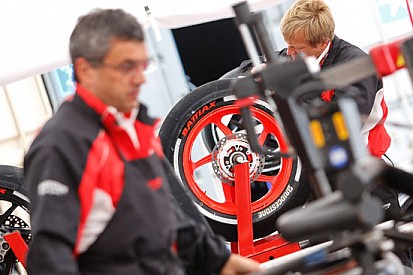 Bridgestone lancia la gomma anteriore asimmetrica