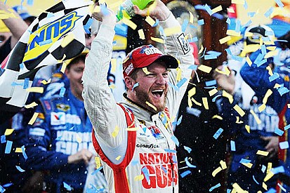 Dale Earnhardt jr sbanca Martinsville