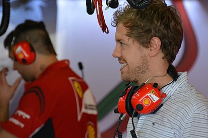 Ecco Sebastian Vettel nel box della Ferrari