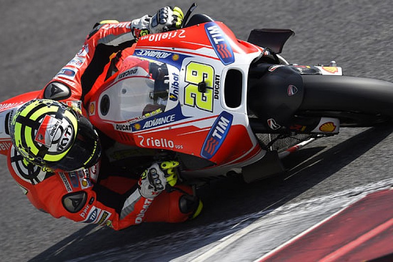 Spalla sinistra sublussata per Andrea Iannone