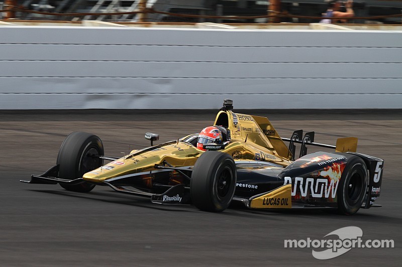Hinchcliffe llevado a la UCI después de una cirugía, está