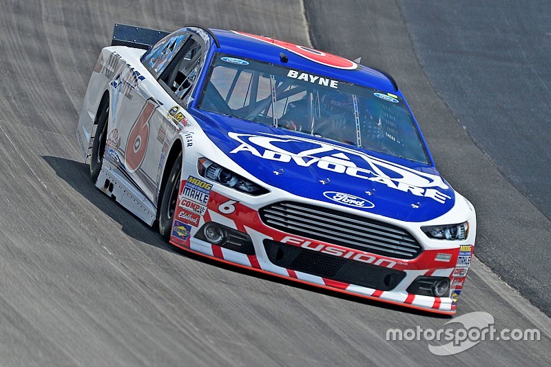 NASCAR castiga a Bayne y a Cobb
