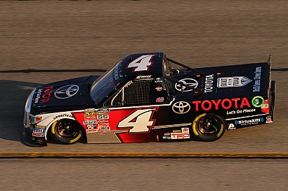 Erik Jones chuta o azar para longe e vence pela primeira vez no ano