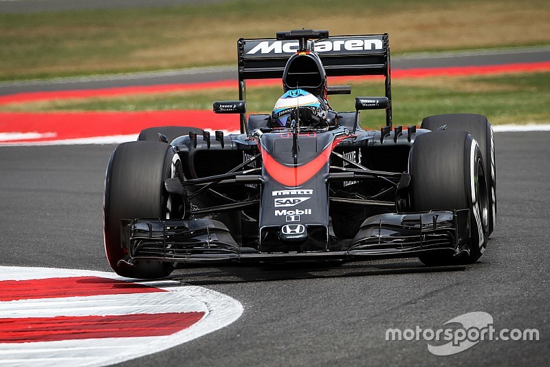 Alonso marque un premier point