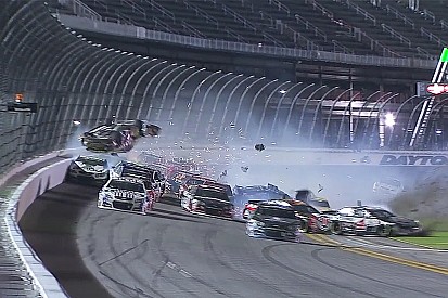 Vidéos - Une nuit de crashs à Daytona