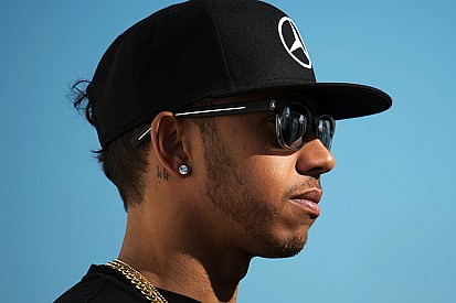 Hamilton é barrado na final de Wimbledon por causa da roupa