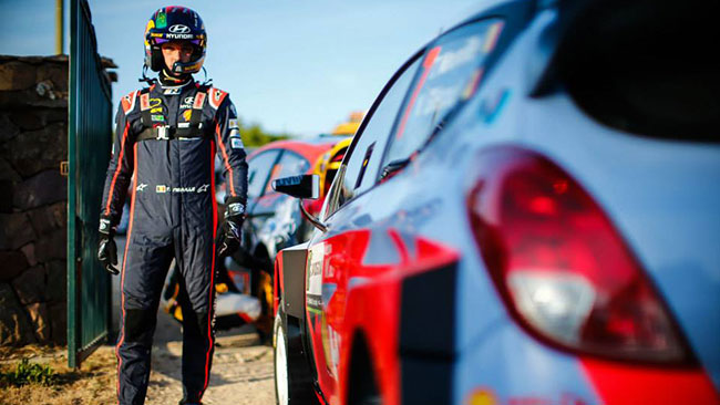 Neuville rallentato da una foratura nella PS2