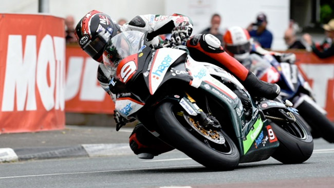 Ian Hutchinson ci ha preso gusto: bis nella Superstock