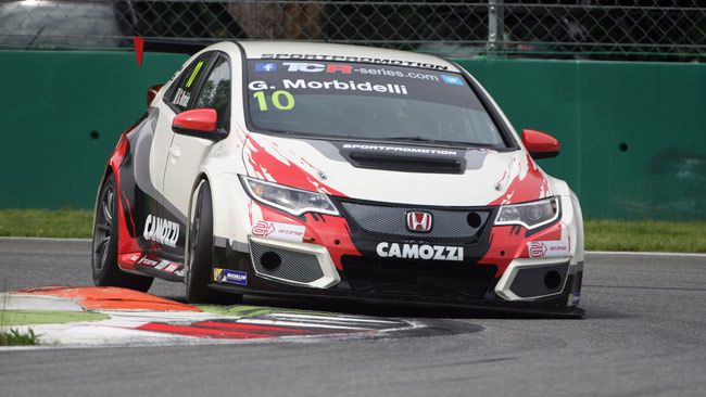 Monza, Libere 1: Dominio Civic, incidente per Roda