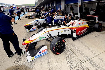 Konstantin Tereschenko in pole in gara 2 a Jerez