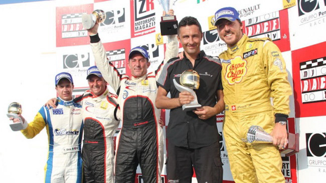 Poker di Giancarlo Lenzotti nella Clio Cup