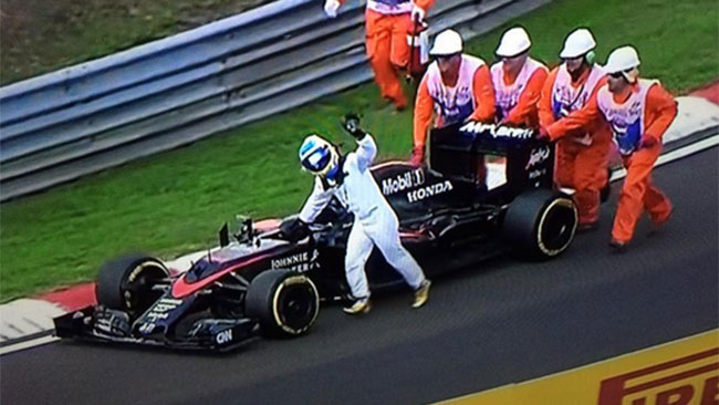 Budapest, Q2: problemi per Alonso e bandiera rossa