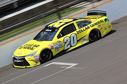 Matt Kenseth sobrevive ao caos do combustível e vence em Pocono