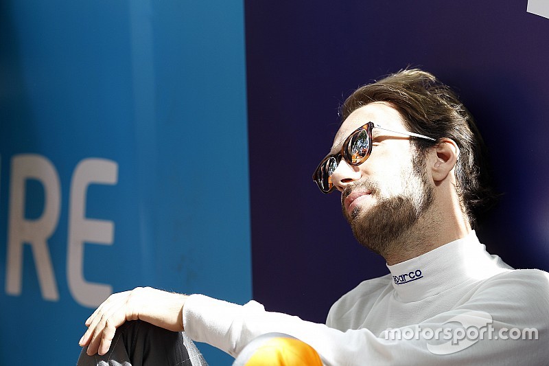 Vergne dice que tres pilotos pelean por los asientos en Haas