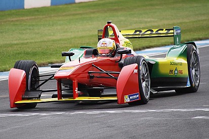 1'30”250: così Abt "straccia" il record di Donington!