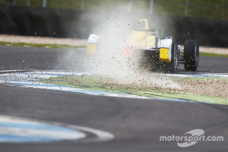 Donington, un giro di pista accanto a Nicolas Prost