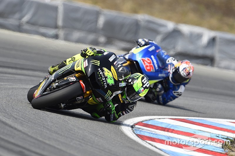 Hermanos Espargaró regalan la moto de Dani Rivas a su familia