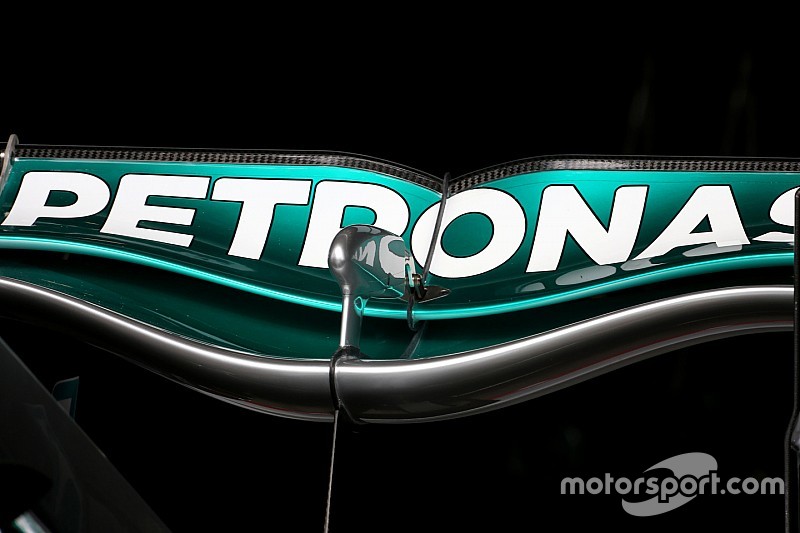Mercedes: ecco l'inedita ala svergolata posteriore