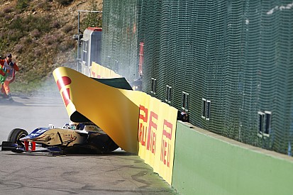 Piloto da GP3 critica organização após ser atingido por pneu