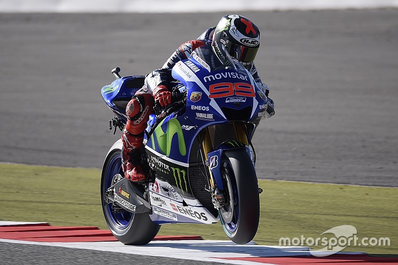 Lorenzo sigue dominando en Silverstone