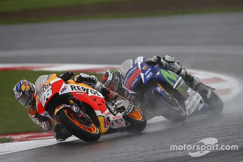 Ancora problemi con il casco per Lorenzo