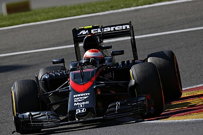De novo! Alonso e Button serão punidos em Monza