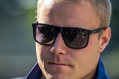 Williams admite assédio da Ferrari: "Bottas não tem preço"