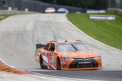 Daniel Suárez desde el segundo lugar en Darlington
