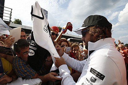 Alonso muestra a sus fans cómo se entrena