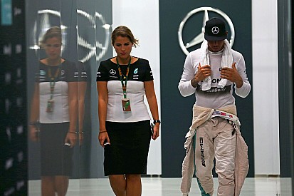 Hamilton está desilusionado por su retiro en Singapur