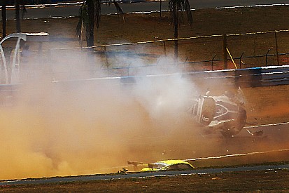Piquet publica foto con la cara muy herida