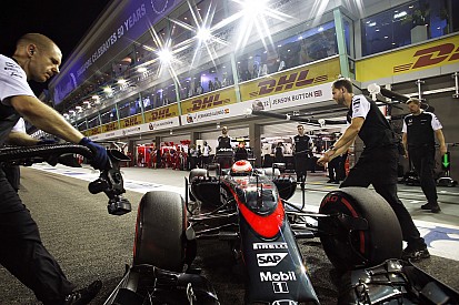 В пятницу McLaren протестирует новую коробку передач
