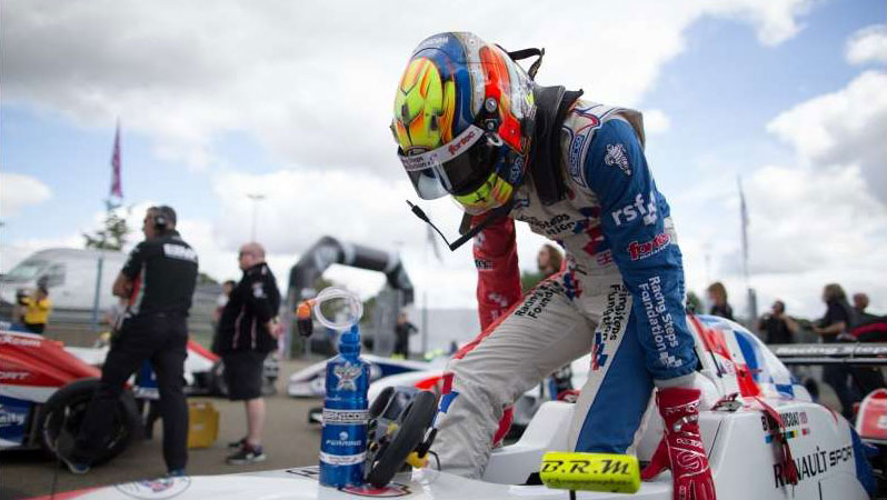 Ben Barnicoat vince Gara 1 a Le Mans