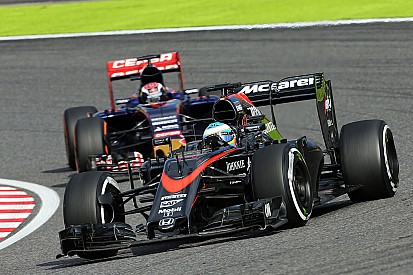 Dennis no se impresiona por los comentarios de Alonso