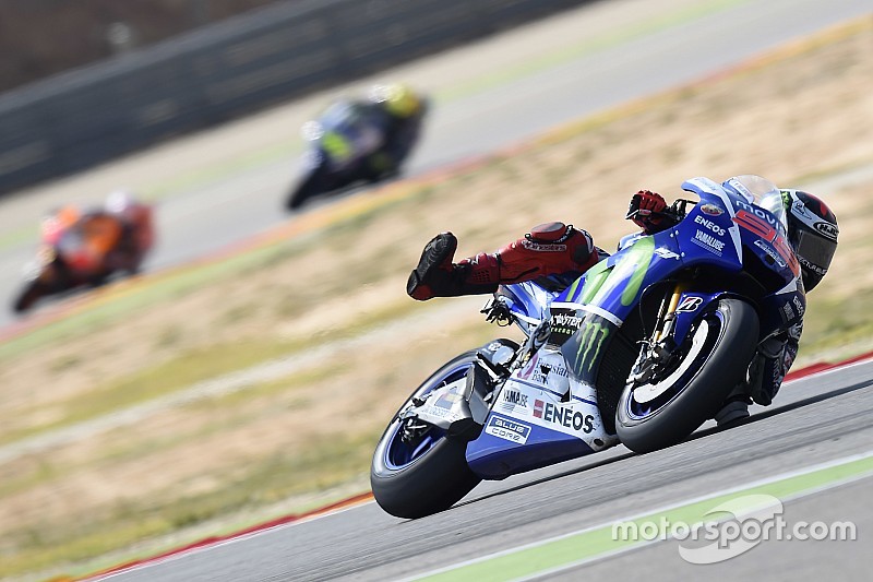 Course - Lorenzo en solitaire, Pedrosa en résistant!
