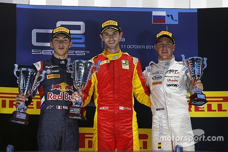 Rossi gana acortada carrera en Sochi