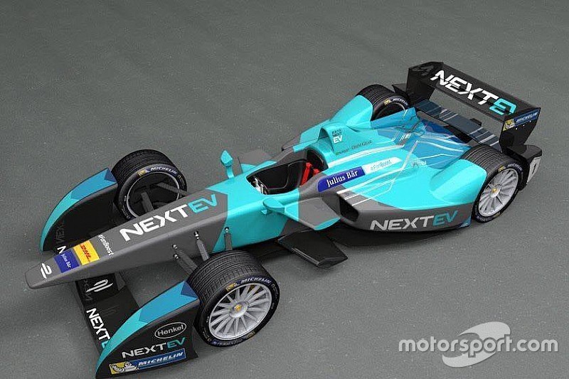Nelsinho Piquet exibe pintura do carro para nova temporada
