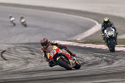 Rossi larga em último em Valência, mas mantém 3º da Malásia