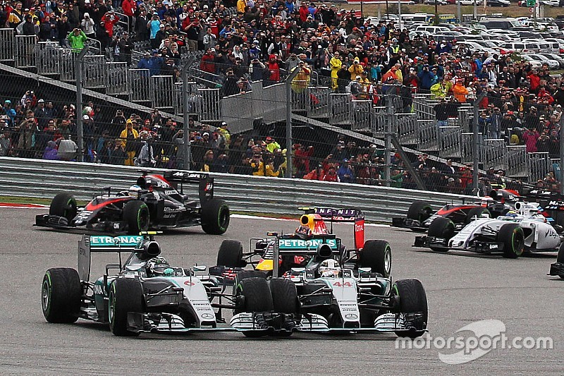 Mercedes conversará con Hamilton sobre sus maniobras