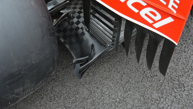 Ferrari: il ricciolo del diffusore diventa un mini-flap