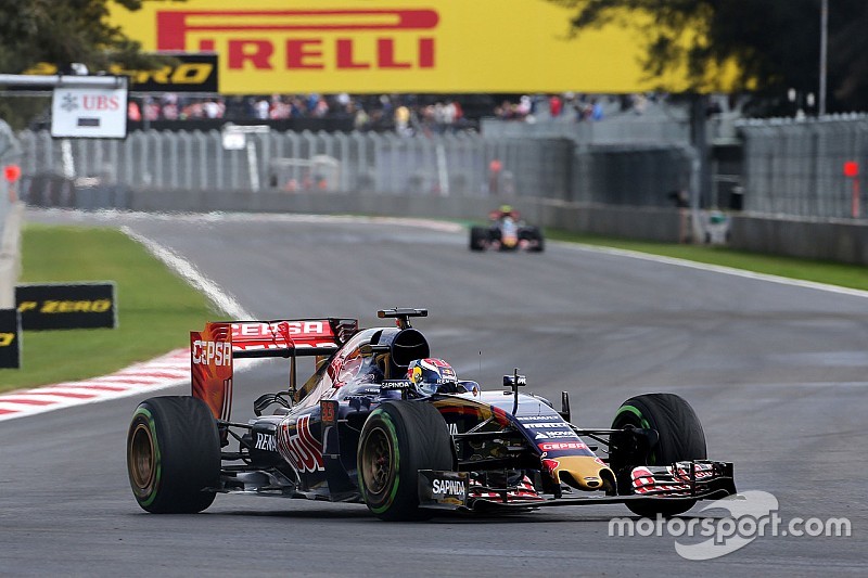 VT1: Verstappen imponeert met P1 in griploze sessie