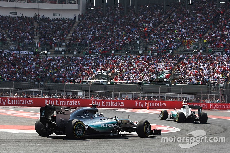 2º, Hamilton exalta público: