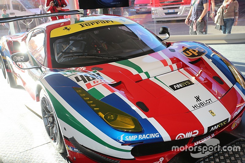 Ferrari 488 GTE: l'esclusivo time laps dello stickering