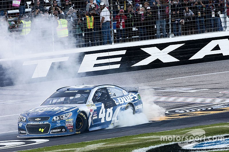 Jimmie Johnson completa su dominio en Texas