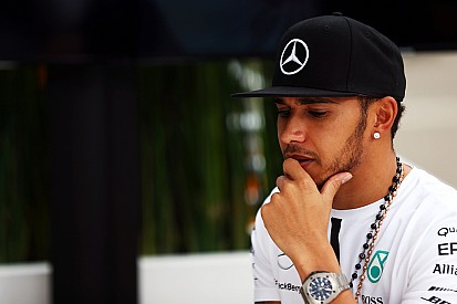 Hamilton no se siente bien, pero correrá en Brasil