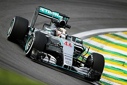 VT3: Hamilton snelste ondanks spin en bakproblemen, Verstappen P10