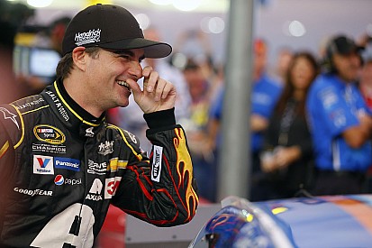 Justin Bieber reta a una carrera a pilotos de NASCAR